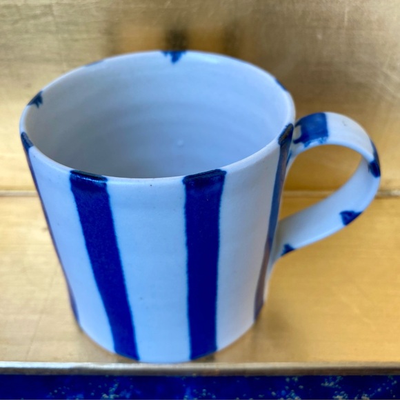 Handmade Mug, signed Sue Binns. Blue and White - Picture 10 of 11